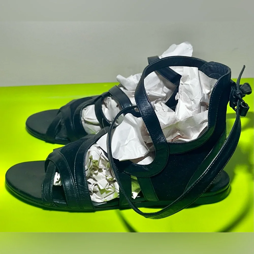Balenciaga Black Leather Gladiator Flat Sandals Size 38 (SMALL PUNCTURE ON HEEL) - Picture 7 of 12
